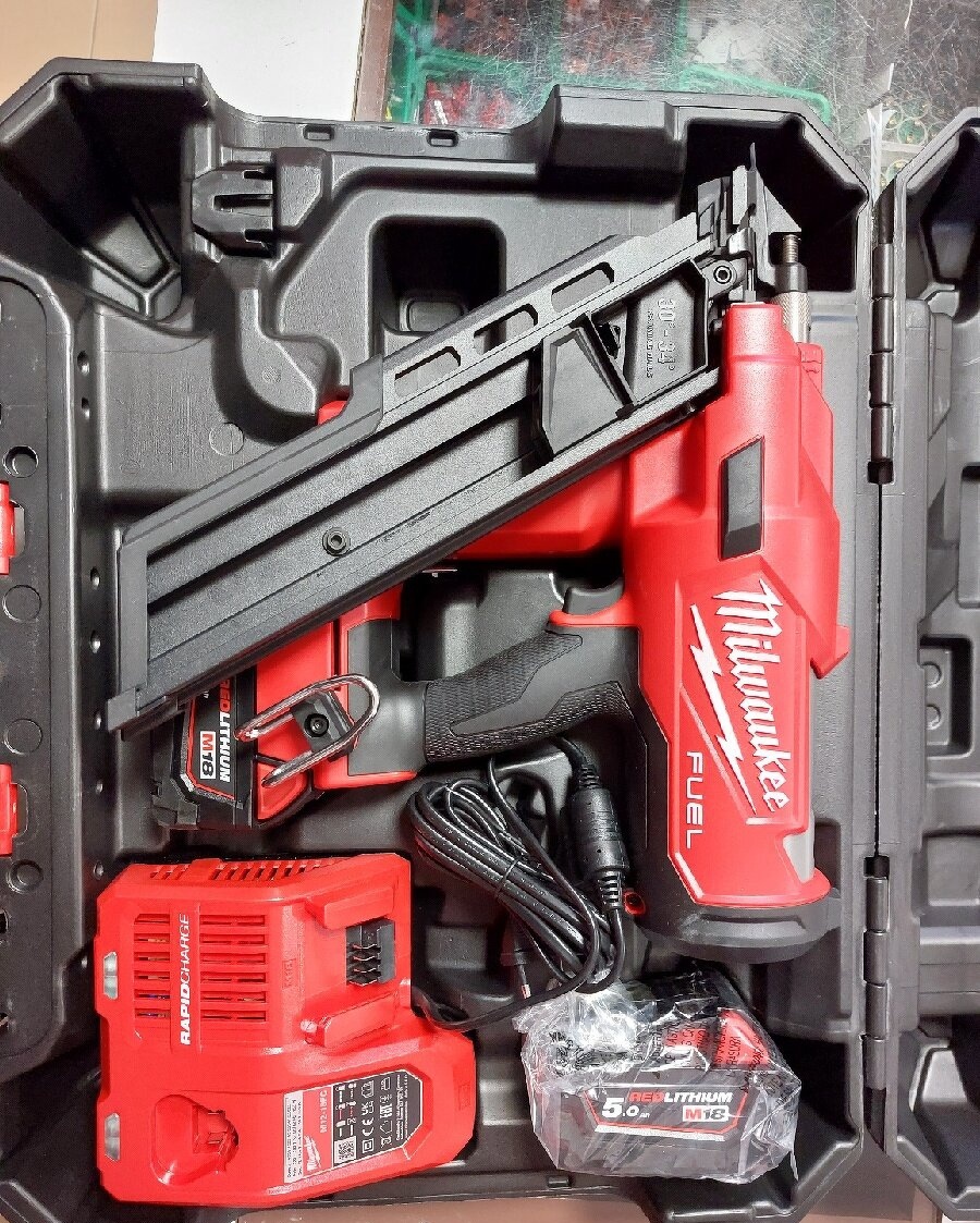 Prodám hřebikovačku milwaukee m18ffn