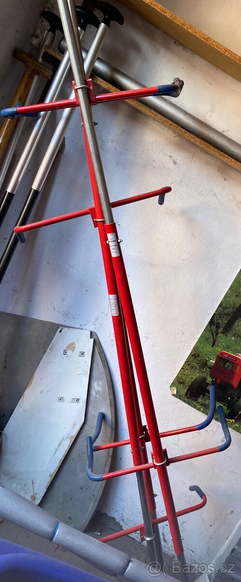 teleskopický držák na kola patrový