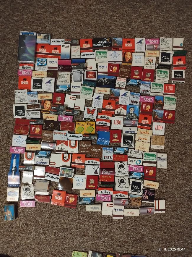 Sbírka 600 krabiček zápalek