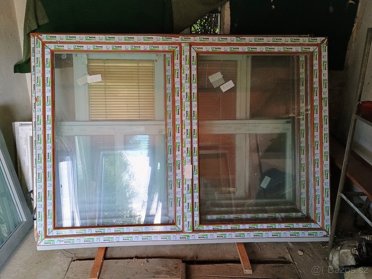 Plastové okno hnědá/bílá 207x145 cm