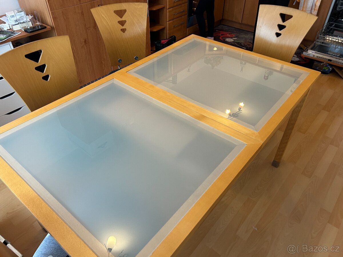 Jídelní stůl a židle TON