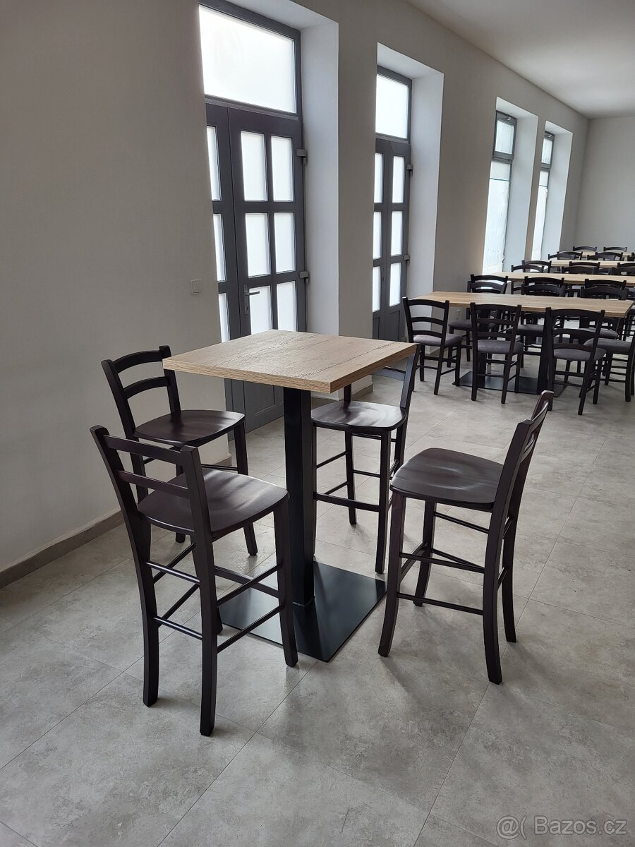 Nové stoly a barové židle