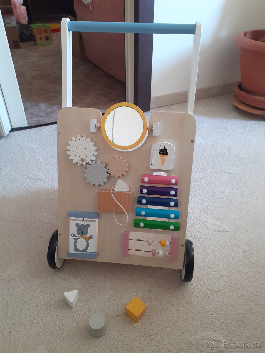 Dřevěné chodítko