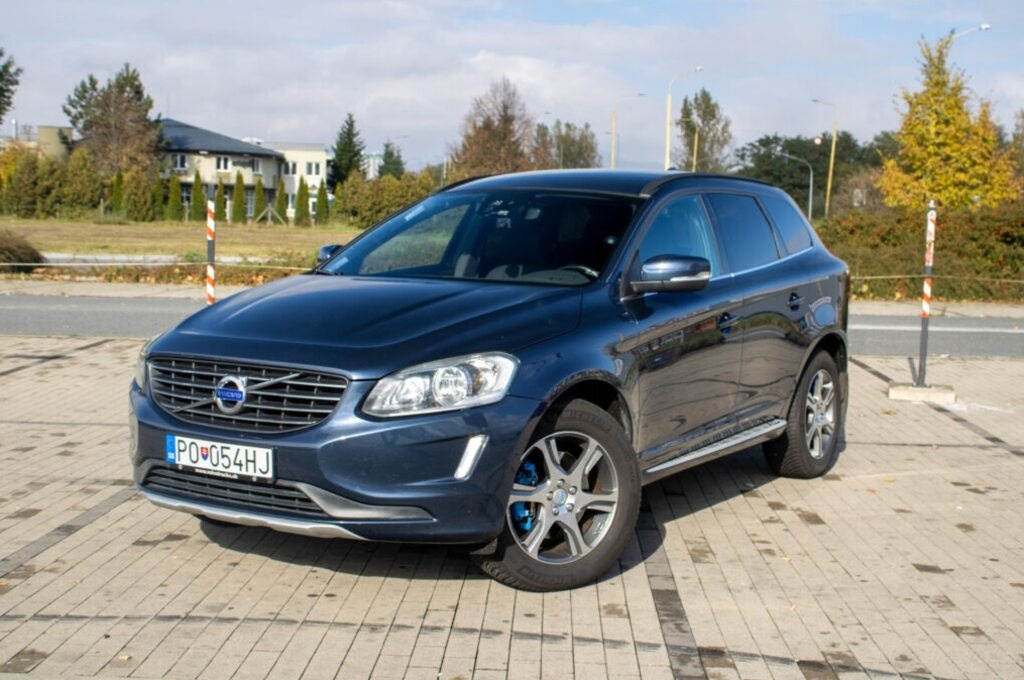 VOLVO XC60 (2015)