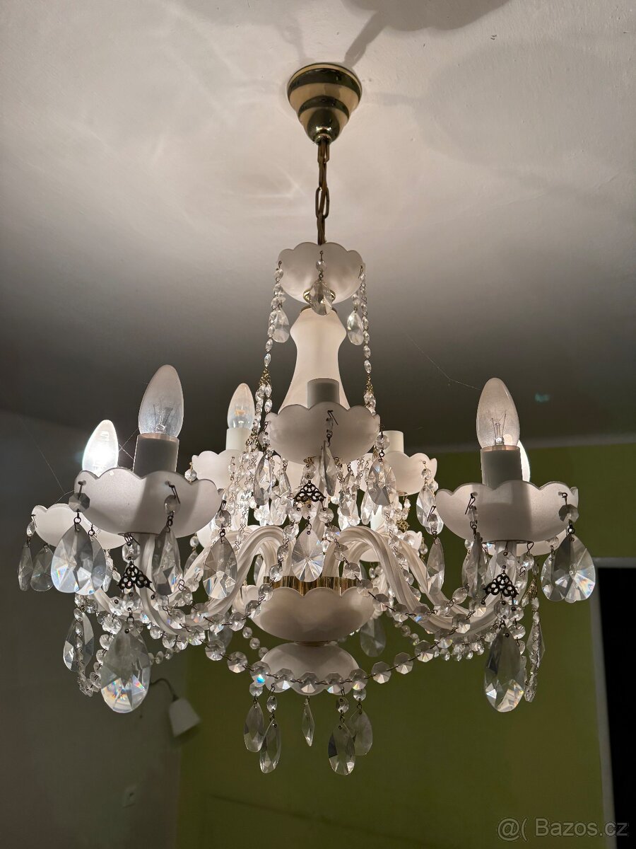 Křišťálový hezký lustr
