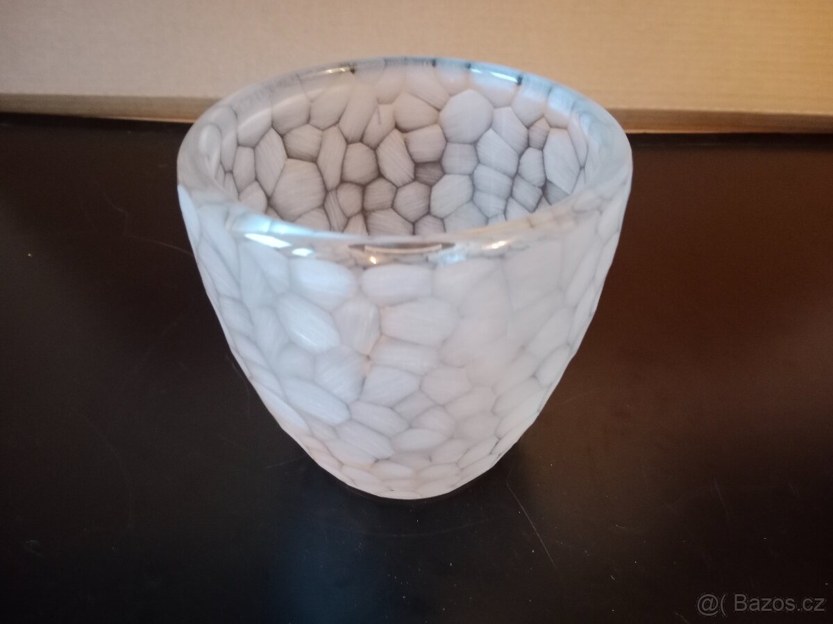 Váza skleněná, broušená (kameny), žardiniéra