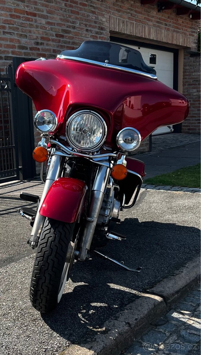 Harley - Davidson, červená Electra Glide Standard 88´ inch.