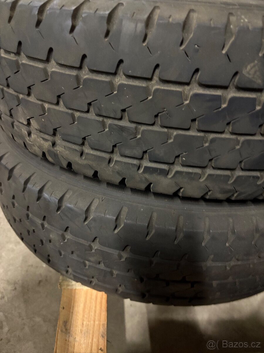Pneu 205/75R16C