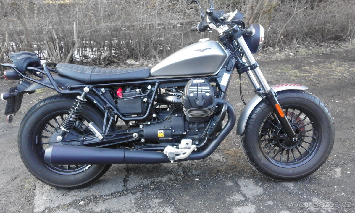 moto guzzi v 9 bobber
