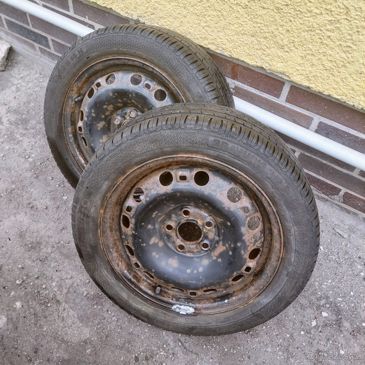 prodám 2 letní kola 15"