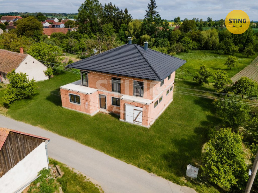 Prodej rozestavěné stavby rodinného domu 6+kk se zah, 131558