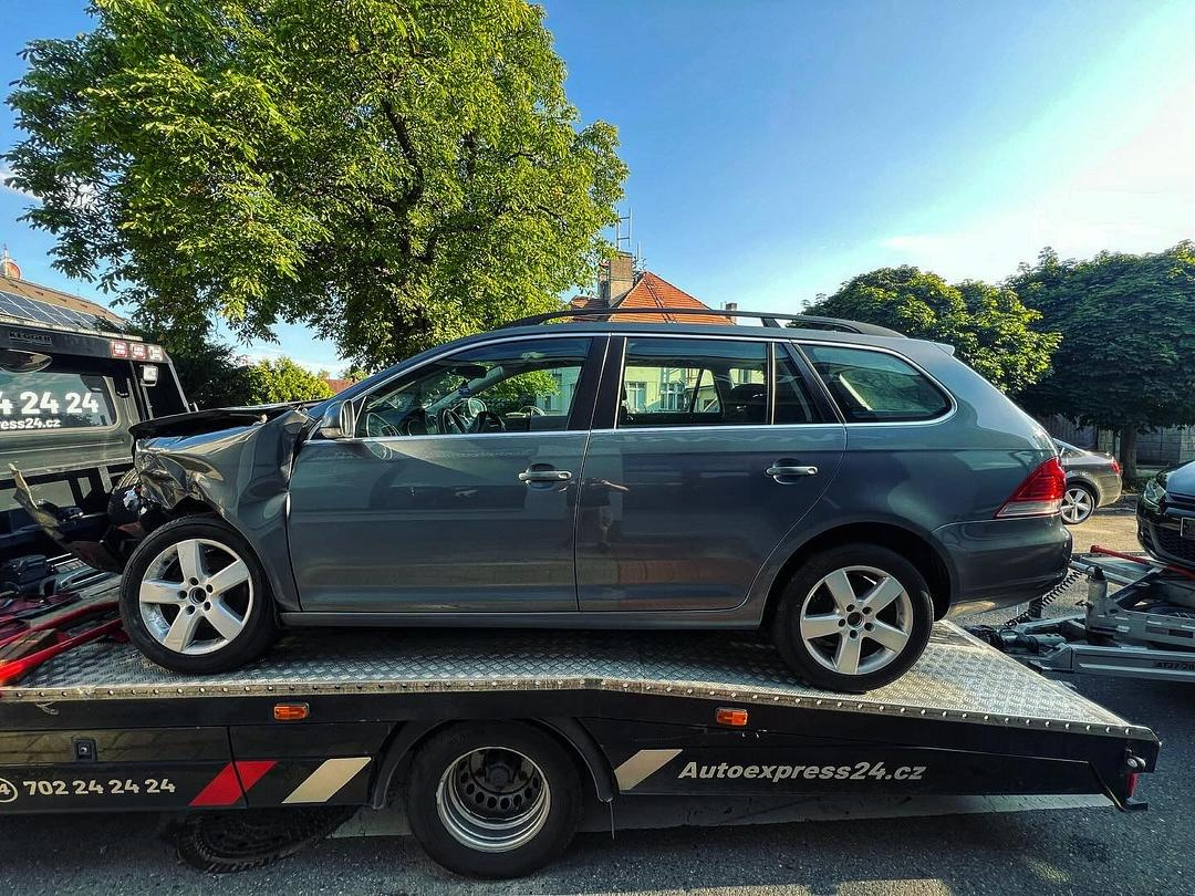 Vůz na náhradní díly VW Golf 6 kombi r.v. 2012 CAYC LHW LD7X