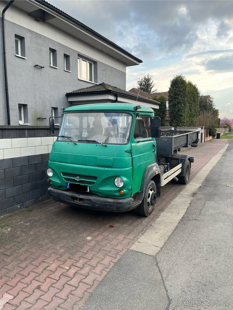 Avia A75 hákový nosič kontejnerů