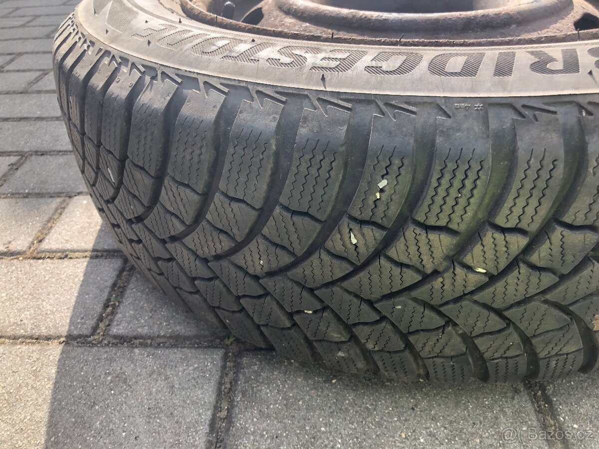 Prodám zimní pneu 195/65R15