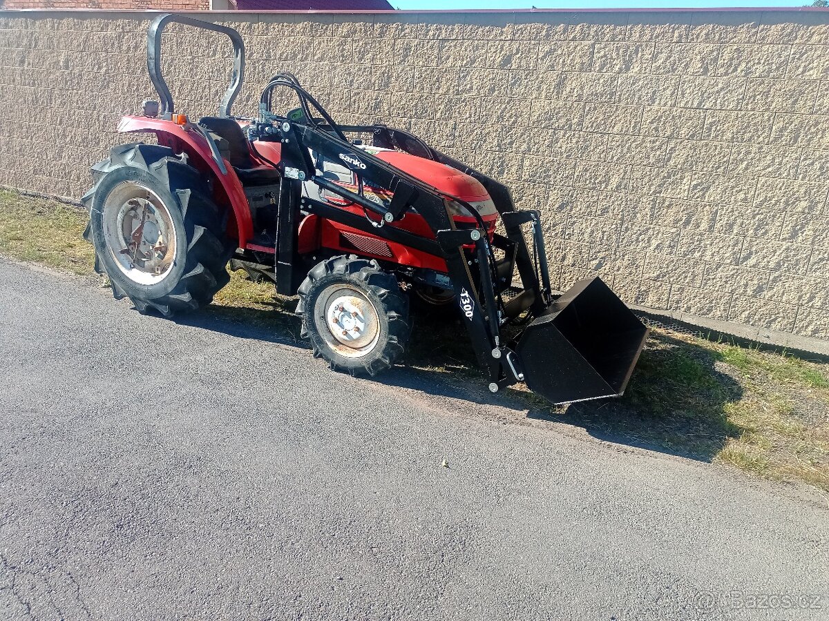 malotraktor Yanmar RS 300 s nakladačem servo