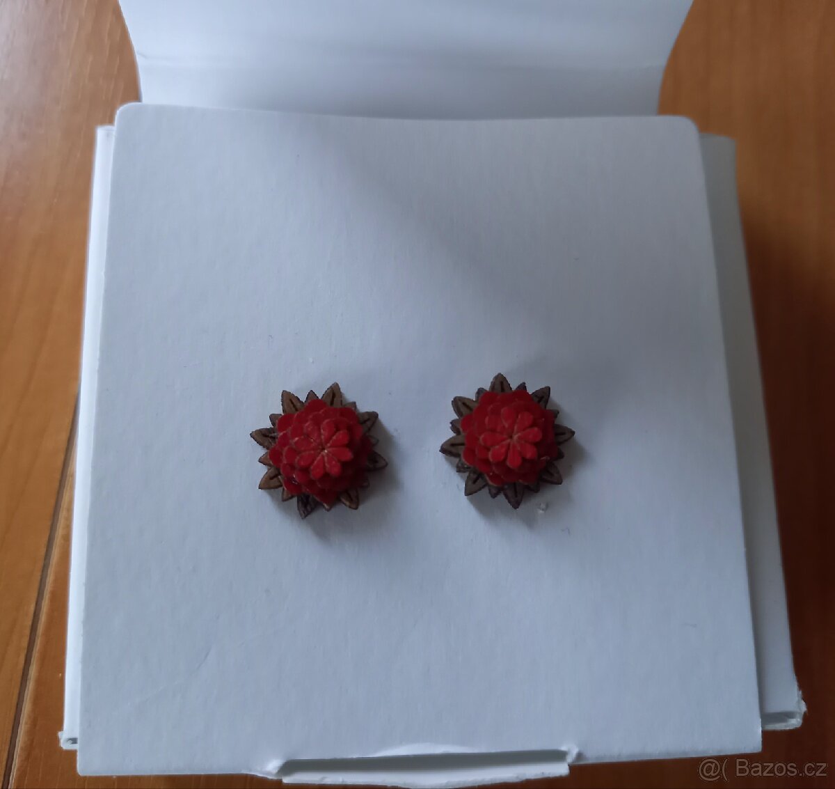 Dřevěné náušnice BeWooden Red Flower