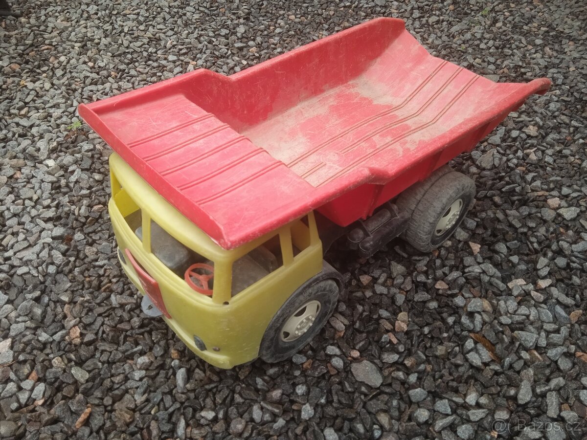 RETRO NÁKLADNÍ AUTO