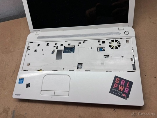 Predám pokazený notebook na náhradné diely zn.TOSHIBA C55