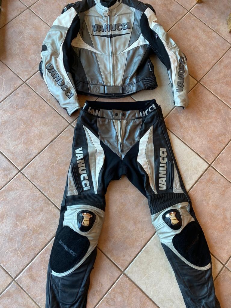 Prodám dvoudílná kombinéza VANUCCI vel.52