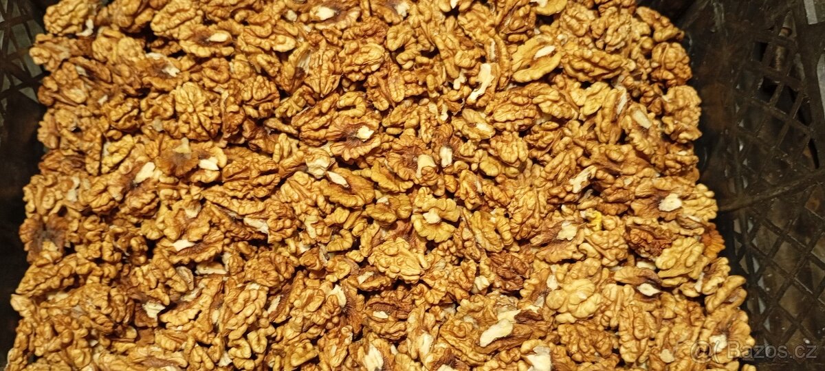 Loupané vlašské ořechy