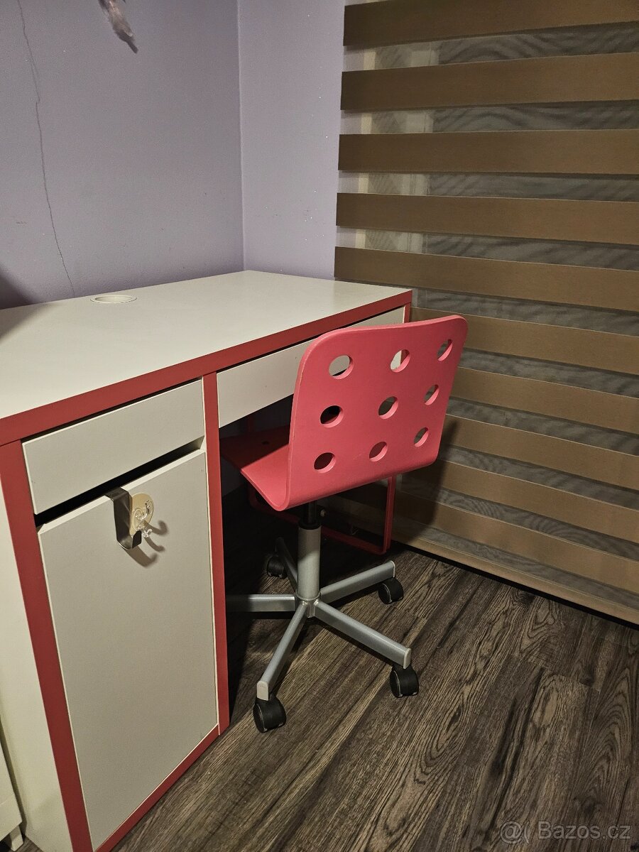 Dětský psací stůl se židlí