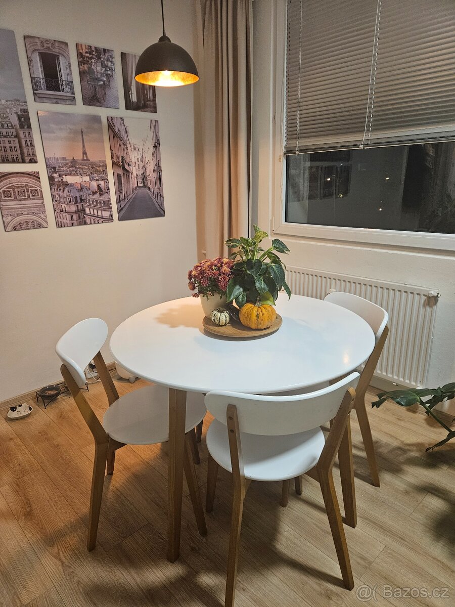 Jidelni stul + 4 židle JYSK
