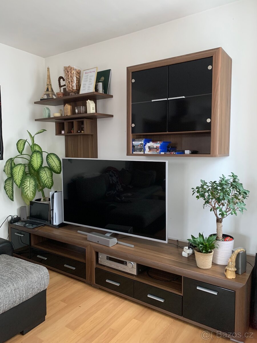 TV stěna