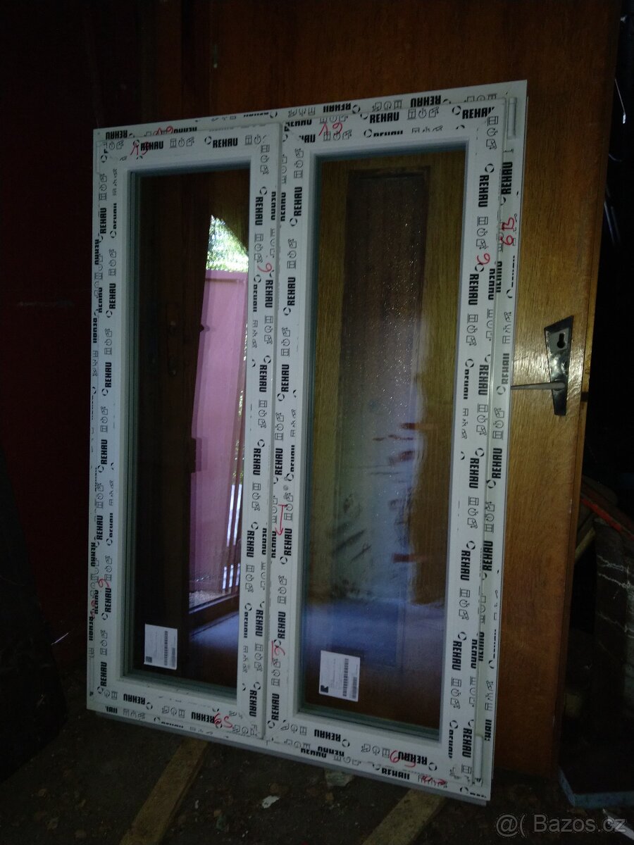 PRODÁM PLASTOVÉ OKNO