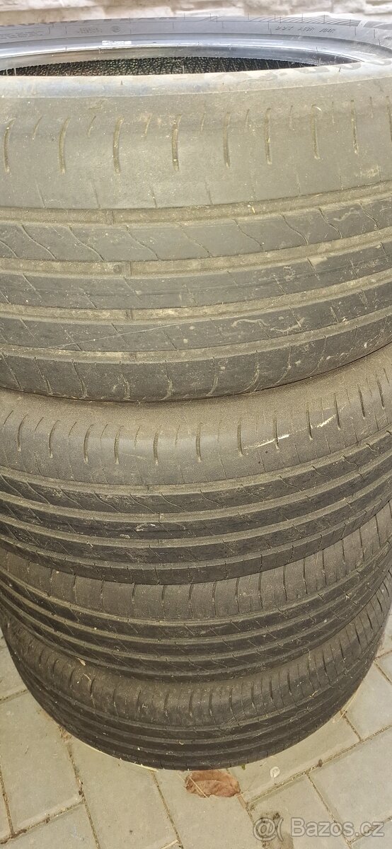 Pneu Goodyear 215/55r17