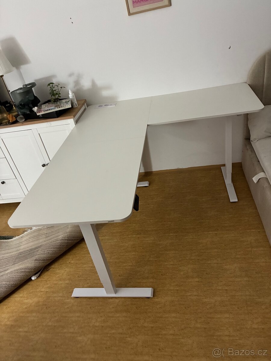 Stůl rohový polohovatelný