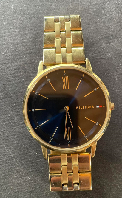 Zlaté elegantní hodinky Tommy Hilfiger