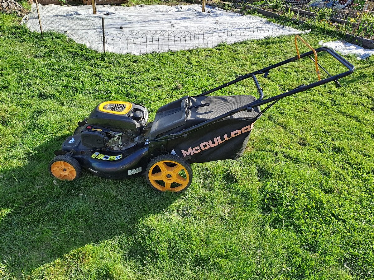 Sekačka benzinová s pojezdem záběr 53 cm McCULLOCH