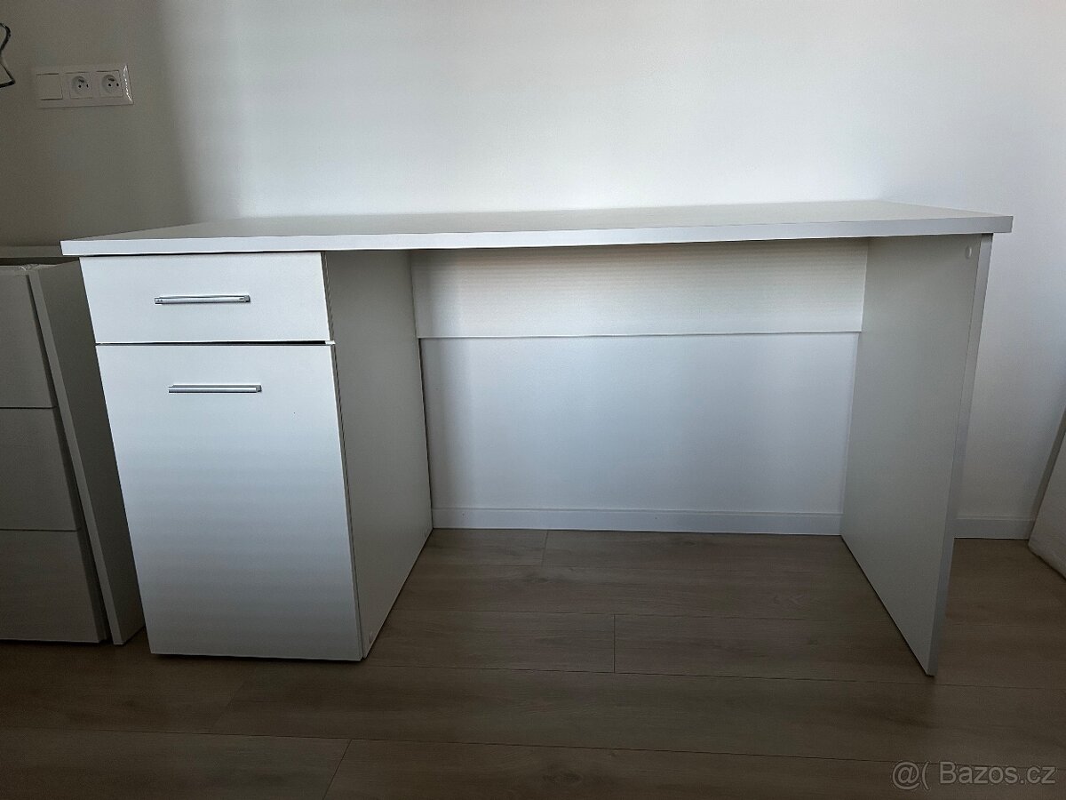 Psací stůl bílý
