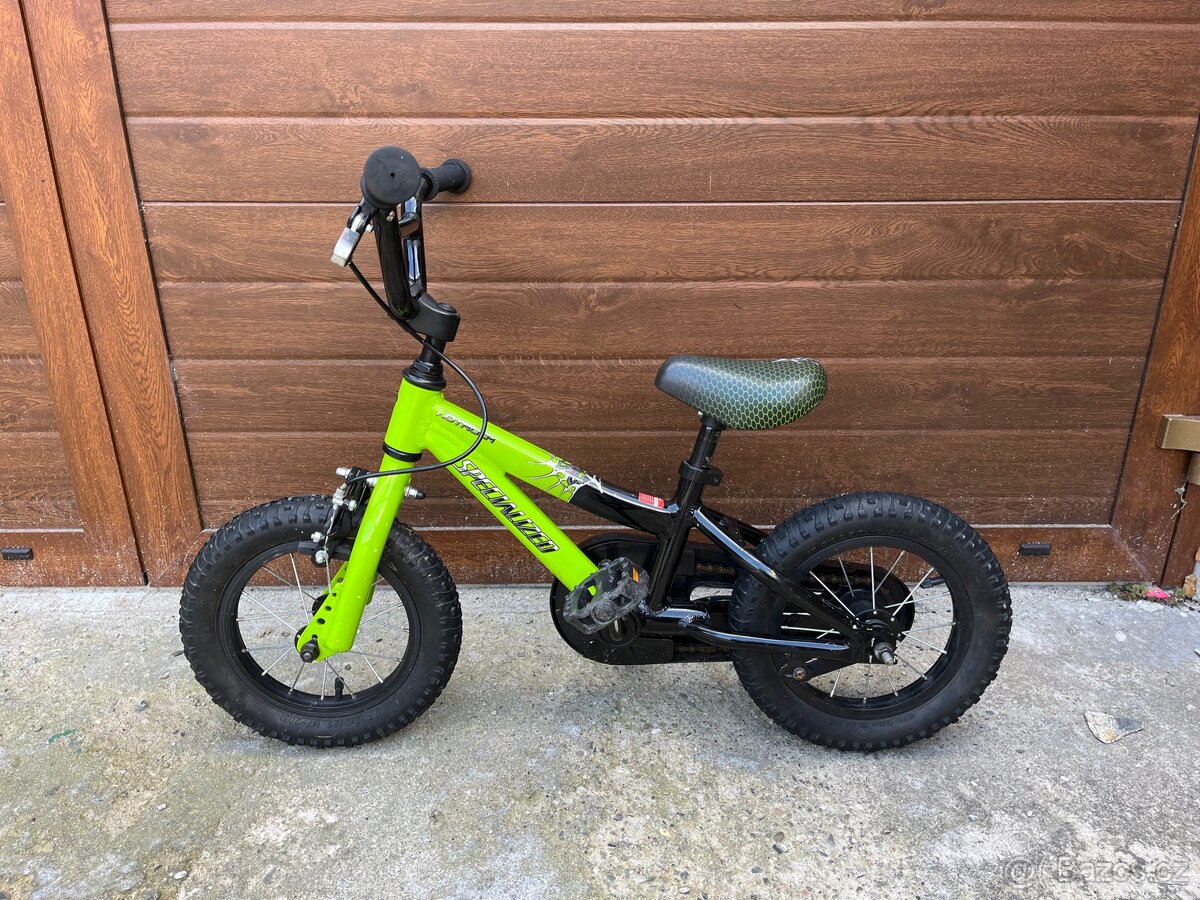 Specialized Hotrock 12 (+ přídavná kolečka a vodící tyč)