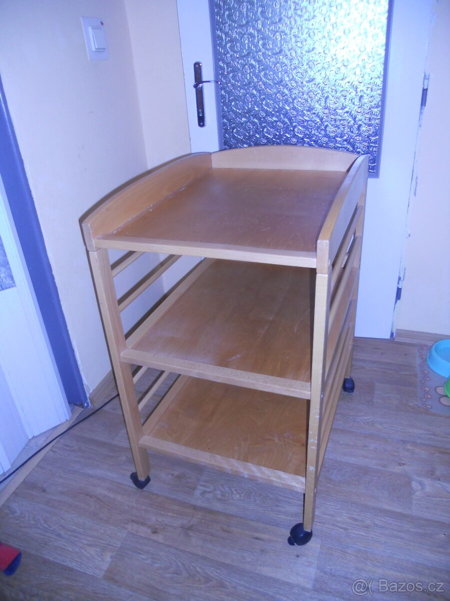 Přebalovací pult