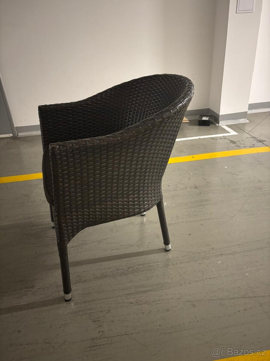 Ratanové židle +konstrukce nohy 30 ks
