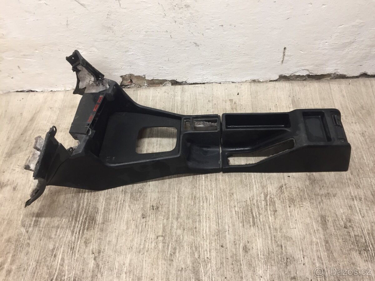 BMW E34 1987-1995 - STŘEDOVÝ TUNEL ČERNÝ