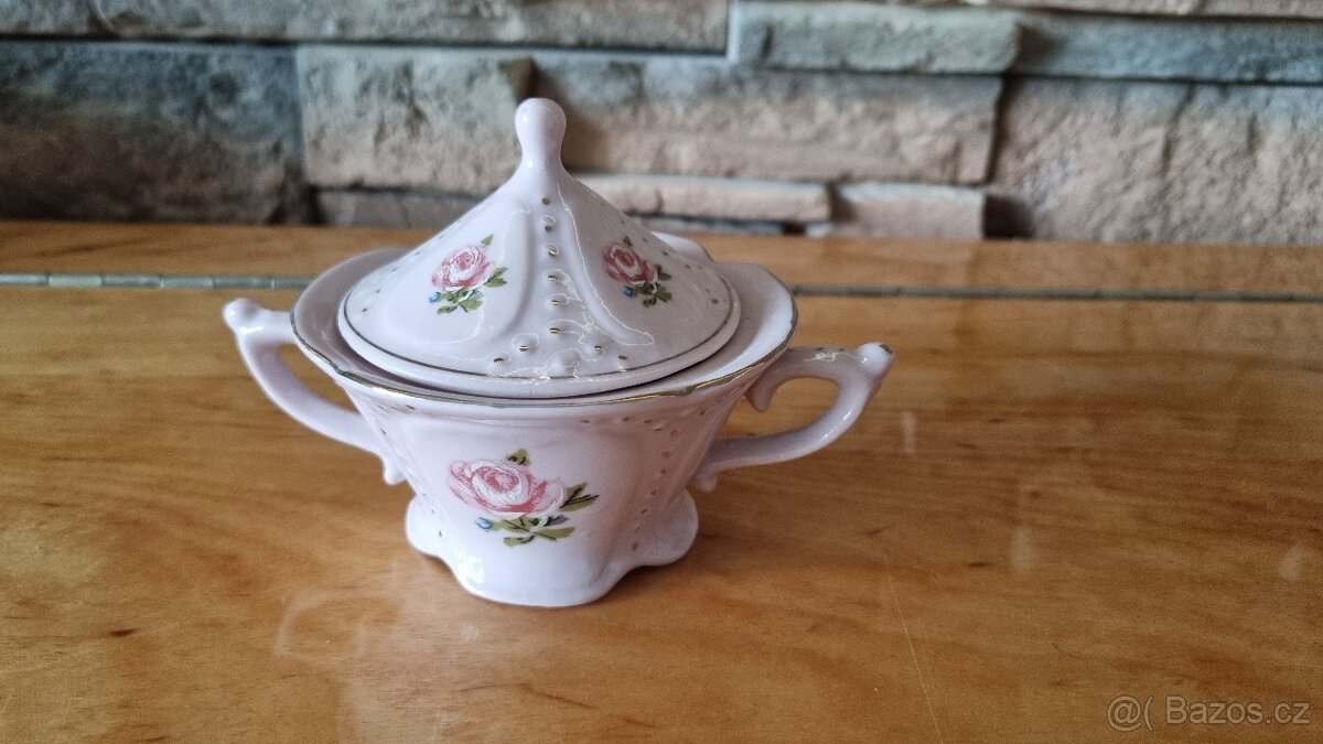 Růžový porcelán