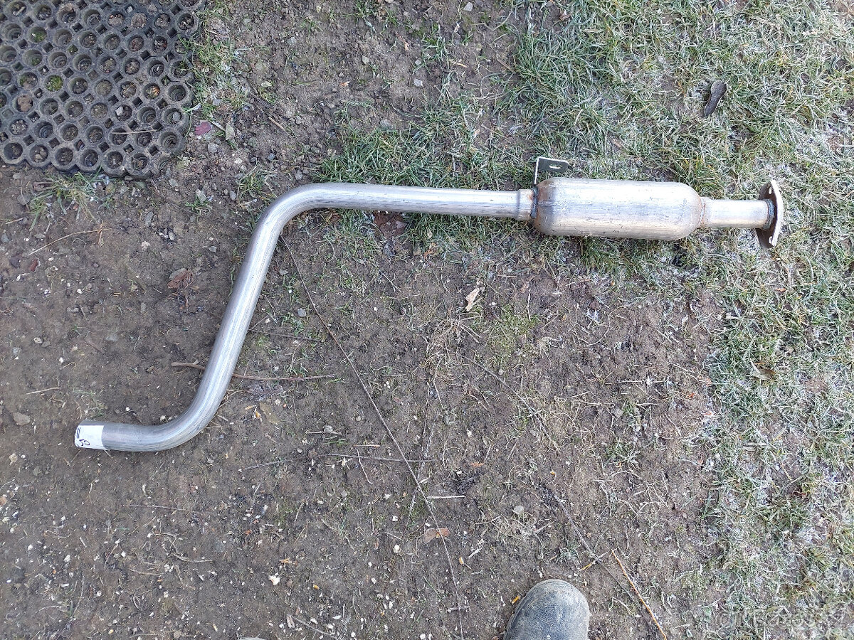 Výfuk střední díl na Suzuki Swift