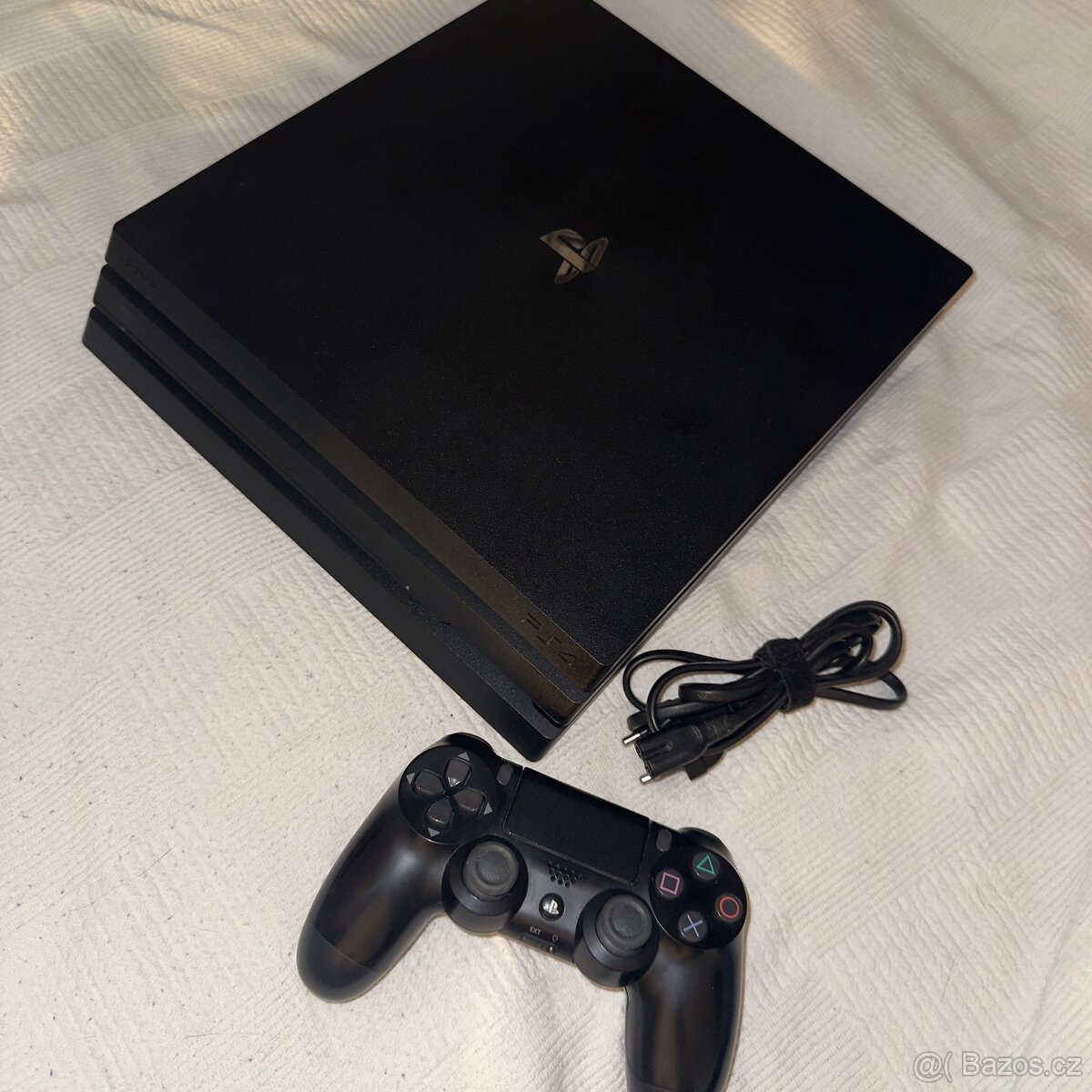 PlayStation 4 Pro 1TB (CUH-7216B)