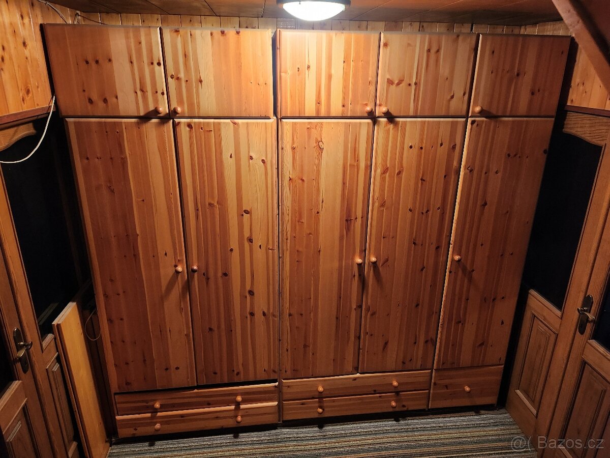 Velká šatní skříň