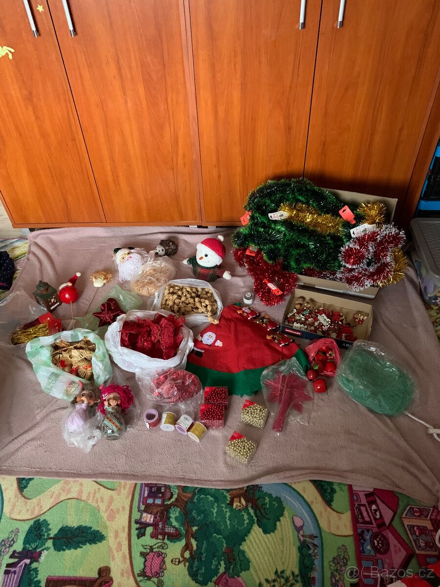 Vánoční dekorace: dřevěné ozdoby, slaměné, čert hand made