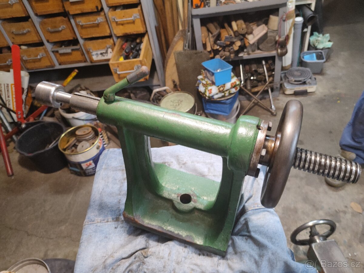 Koník na soustruh na dřevo