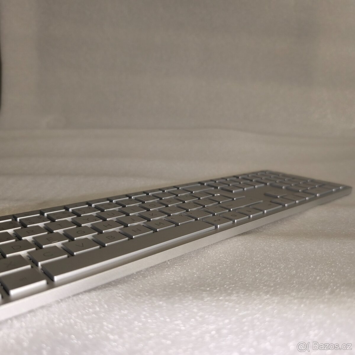 Bezdrátová klávesnice HP 970 programmable CZ podsvícená