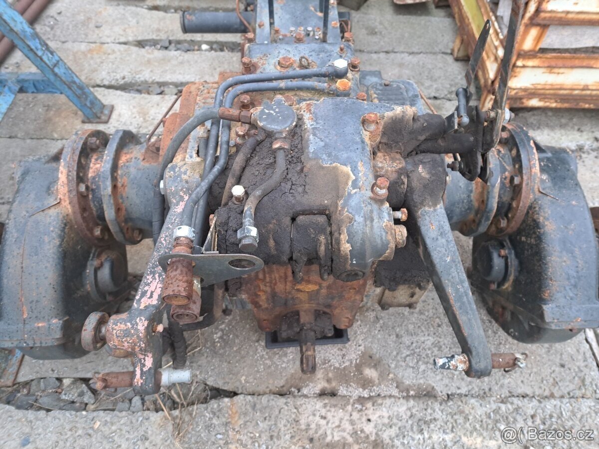 Zetor uřI víko hydrauliky 7211-7745