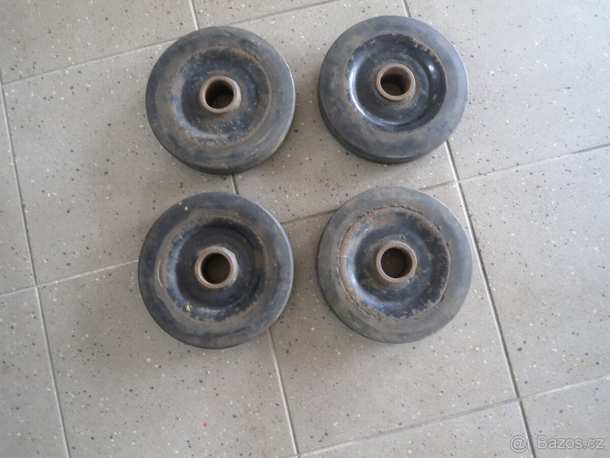 4 kolečka pr. 20 cm.