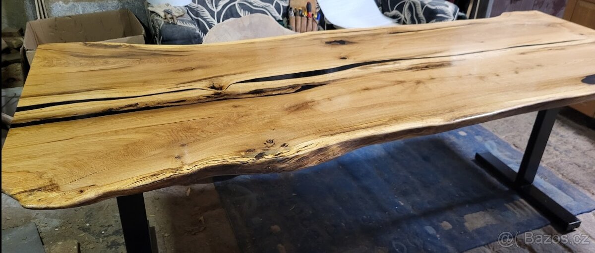 masiv stůl,jídelní stůl,vinárna,