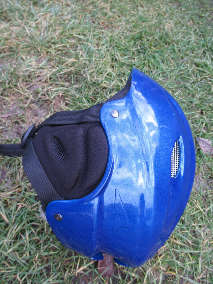 Dětská helma na lyžování nebo bruslení