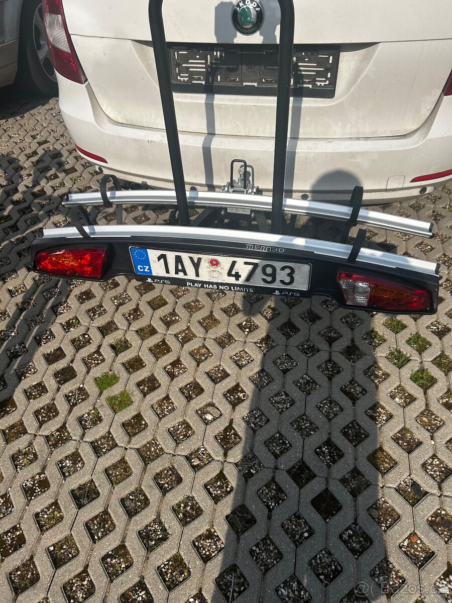 Nosič kol Menabo