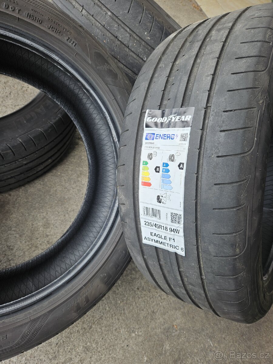 235/45 R18 sada letních pneu